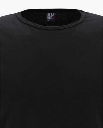 Crew-neck and label detail of the Alan Red Derby black T-shirt