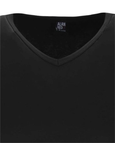 V-neck and label detail of the Alan Red Oklahoma black stretch T-shirt
