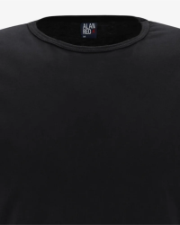 Crew-neck detail of the men's black Derby Lange T-shirt by Alan Red
