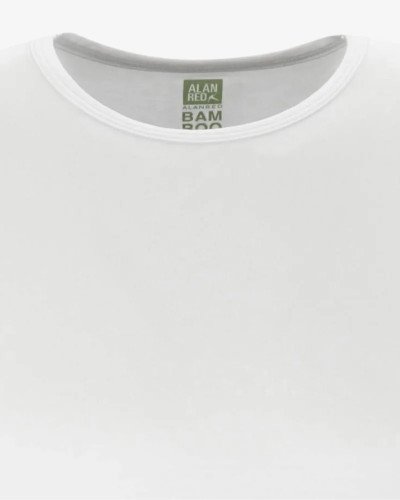 Crew-neck detail of the men's white Bilbao bamboo T-shirt by Alan Red