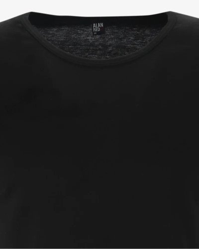 Crew-neck detail of the men's black James T-shirt by Alan Red