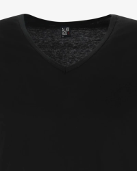 V-neck detail of the men's black Dean T-shirt by Alan Red