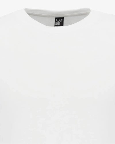 Crew-neck detail of the men's white Virginia Long T-shirt by Alan Red