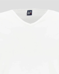 V-neck detail of the Alan Red Vermont Long men's white extra-long T-shirt