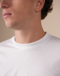 Crew-neck detail of the Alan Red Virginia white men's T-shirt