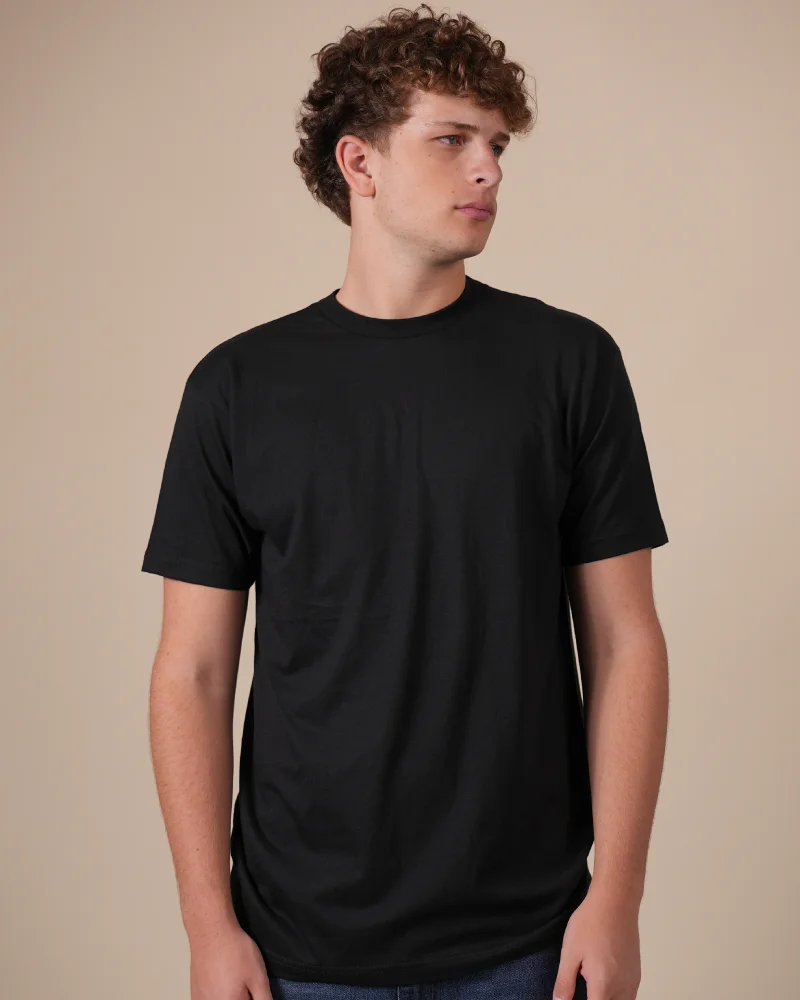 Alan Red Virginia black men's T-shirt worn, front view