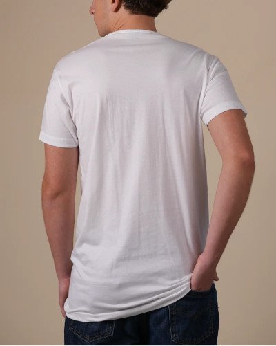 Alan Red Derby Long white extra-long men's T-shirt worn, back view