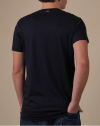 Alan Red Derby Long navy extra-long men's T-shirt worn, back view
