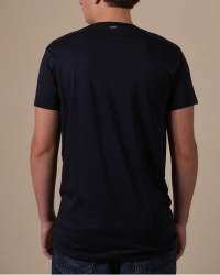 Alan Red Derby Long black extra-long men's T-shirt worn, back view