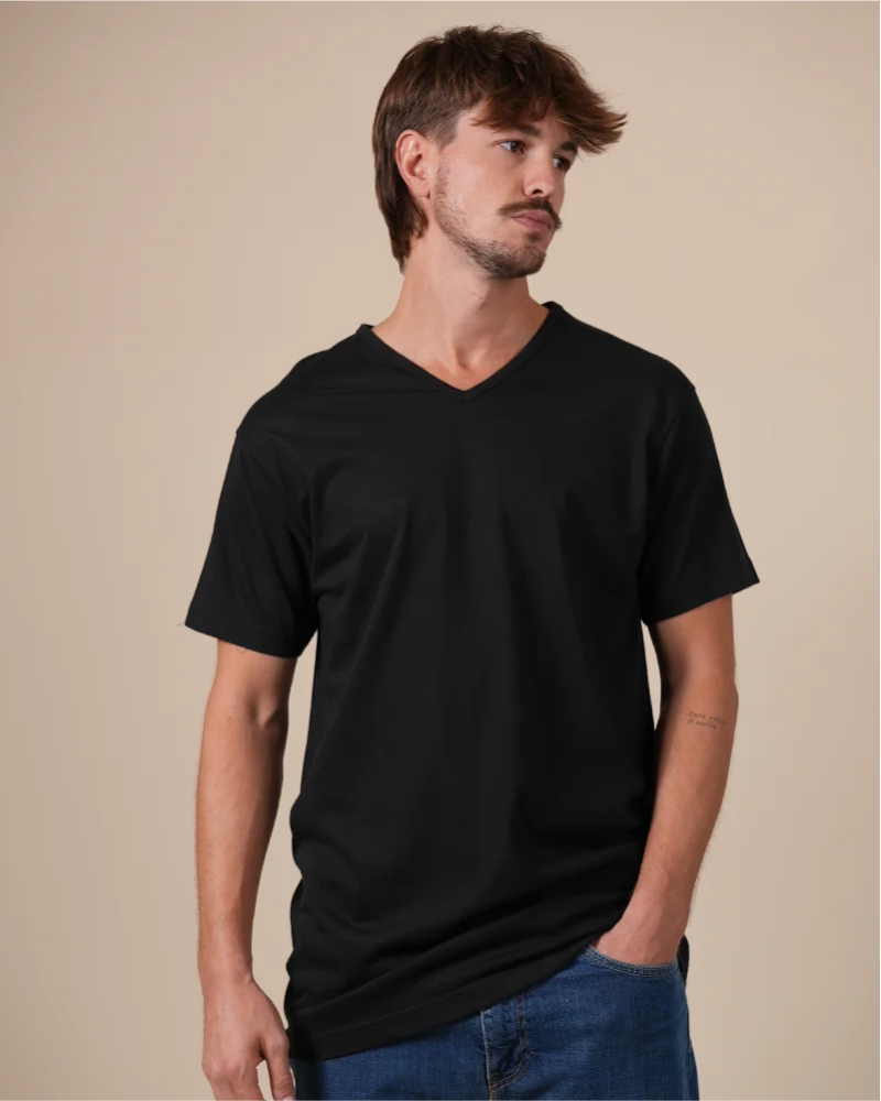 Alan Red Vermont black men's T-shirt worn, front view