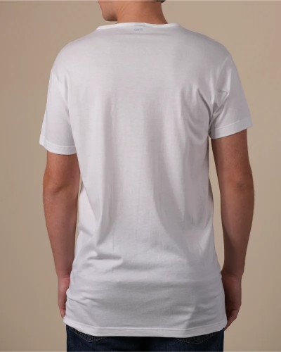 Alan Red Vermont Long white extra-long men's T-shirt worn, back view