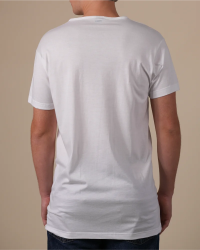 Alan Red Vermont Long white extra-long men's T-shirt worn, back view