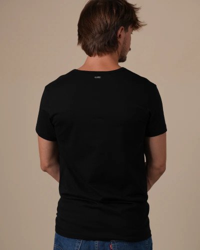 Alan Red James black men's T-shirt worn, back view