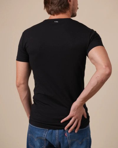 Alan Red Ottawa black men's T-shirt worn, back view