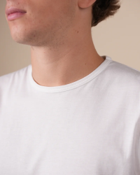 Crew-neck detail of the Alan Red Montana white men's tank top