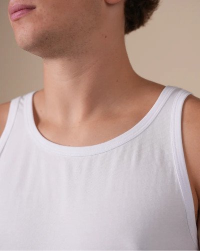 Neckline and shoulder detail of the Alan Red Oakland white men's tank top