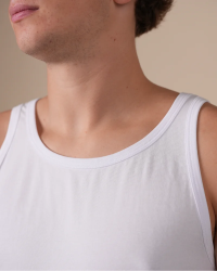 Neckline and shoulder detail of the Alan Red Oakland white men's tank top