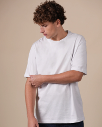 Alan Red Venice men's white short-sleeve crew-neck T-shirt with a regular fit, worn by model in front-facing pose.