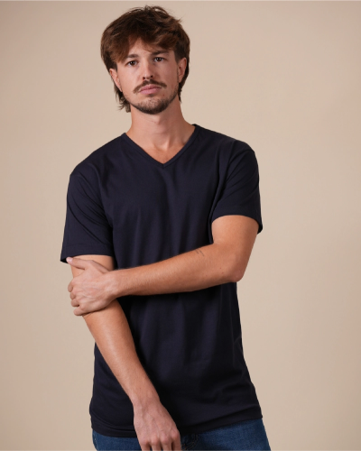 Alan Red Vermont men's navy blue short-sleeve V-neck T-shirt, front view worn by model with crossed arms.