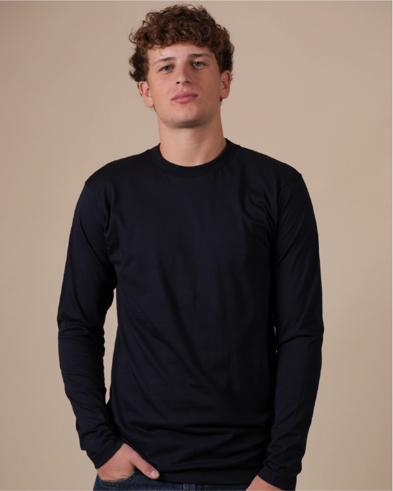 Alan Red Virginia Sleeve men's navy blue long-sleeve crew-neck T-shirt with a slim fit, front view worn by model.